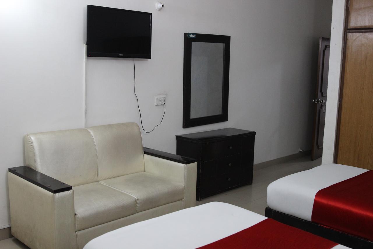 Tourist Inn Hotel Lahor Dış mekan fotoğraf